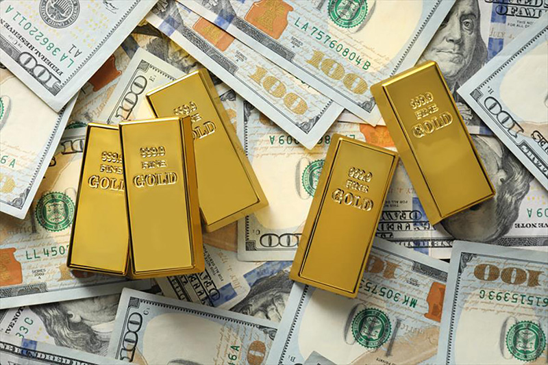 Gold and currency
